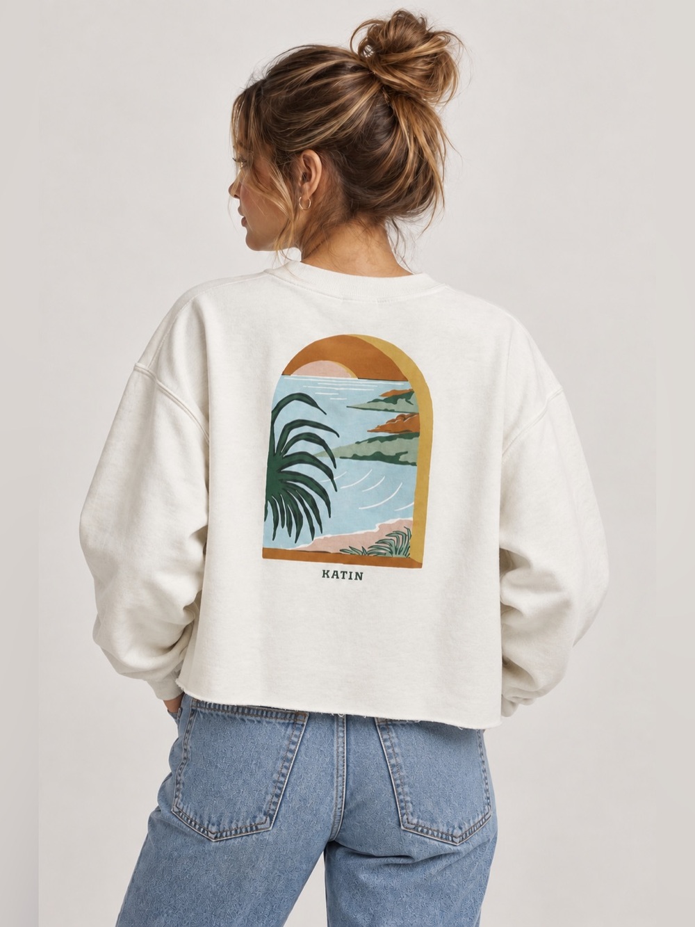 Katin Women’s Oversize Cream Crewneck Pullover with Logo & Graphic Size L